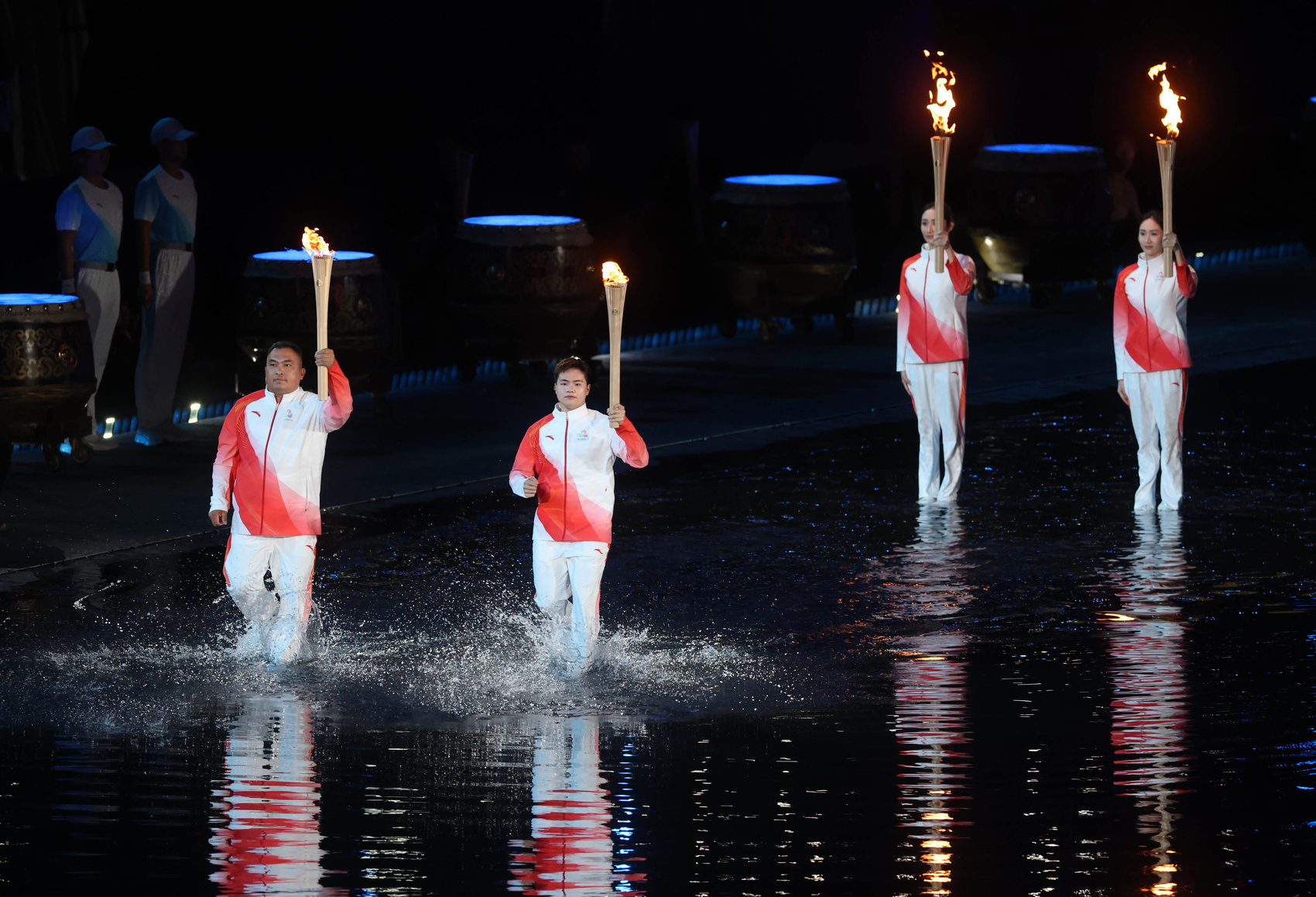 全运会开幕式唯一非运动员火炬手:一名乡村体育教师的"