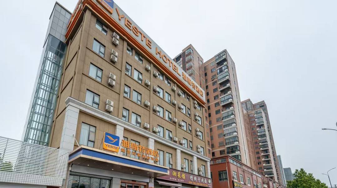 雅斯特酒店回应房客发病送药不及时死亡:送药者未告知病情,隐私考虑未查看药品|川观新闻