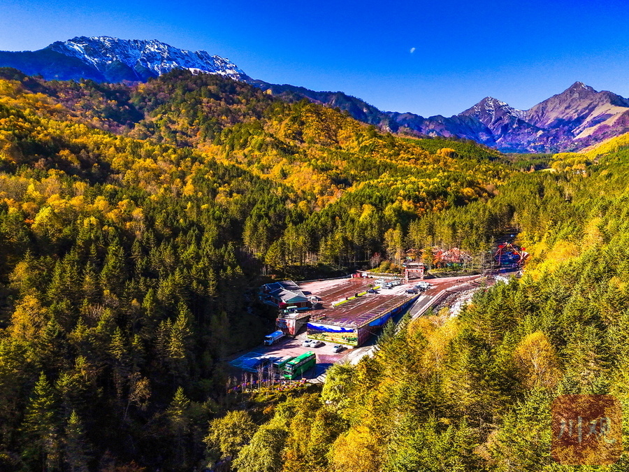 睛彩雅安123宝兴金秋跷迹色彩斑斓