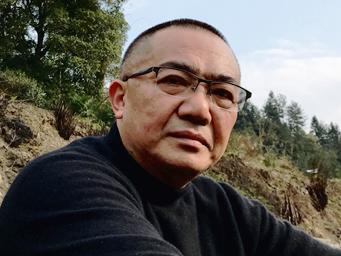 第六届中国诗歌节61专访吴少东诗人应写出有中国风骨中国灵魂的诗歌