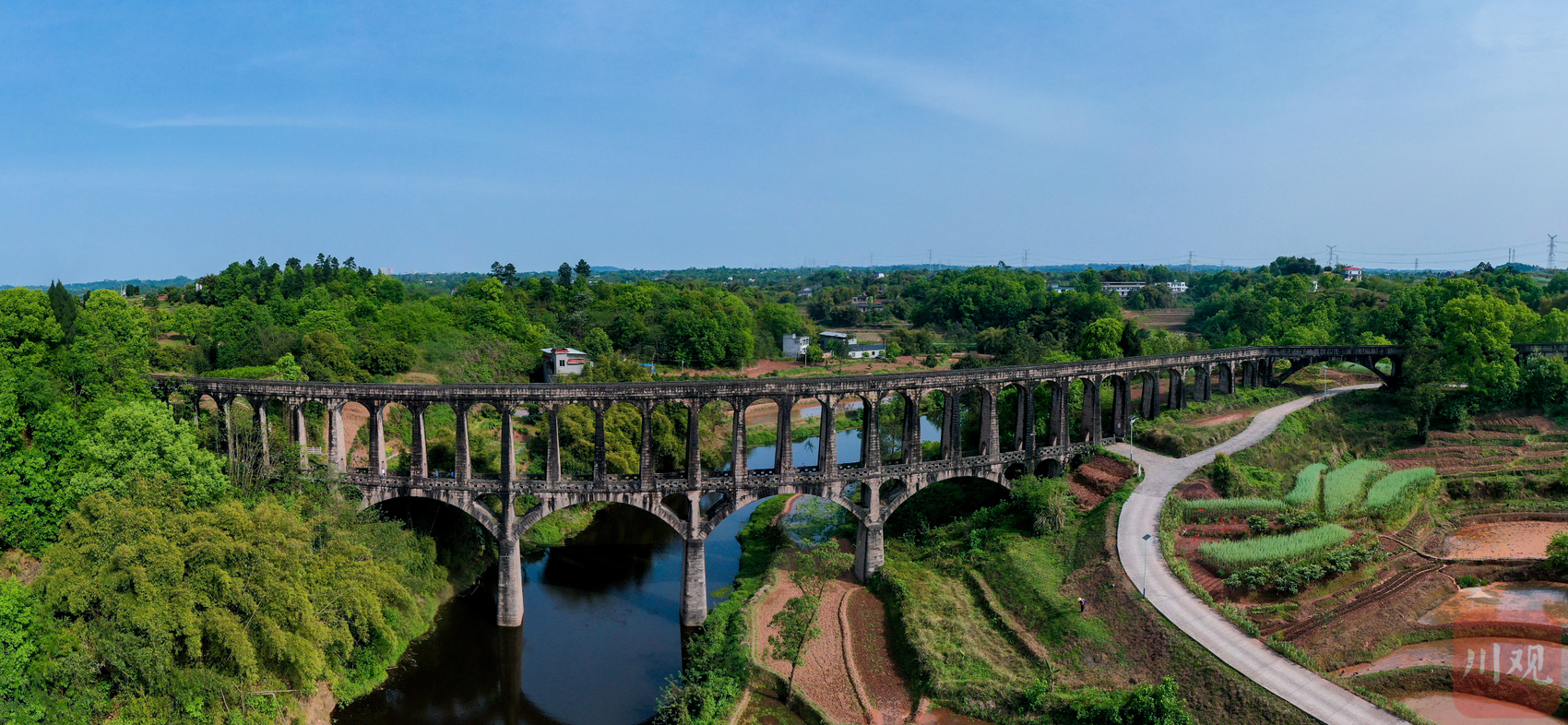 21墩20孔,总长1000米,最高处距离地面33米的"天桥"其实是一座空中渡槽