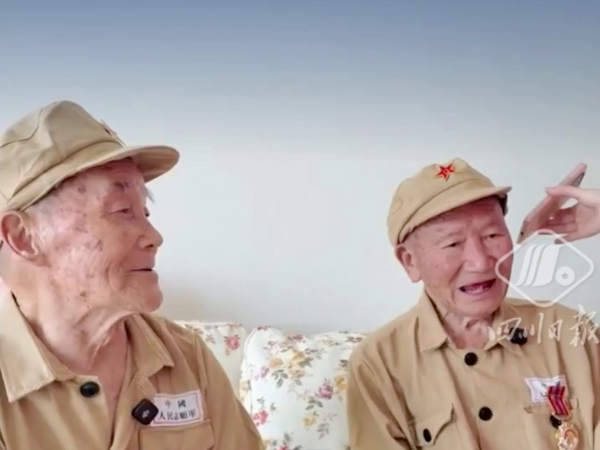 阔别69年的战友重逢，两名九旬抗美援朝老兵互敬军礼丨C视频