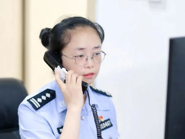 成华警察毛蕾蕾：锦旗百个“谢”，服务写答卷