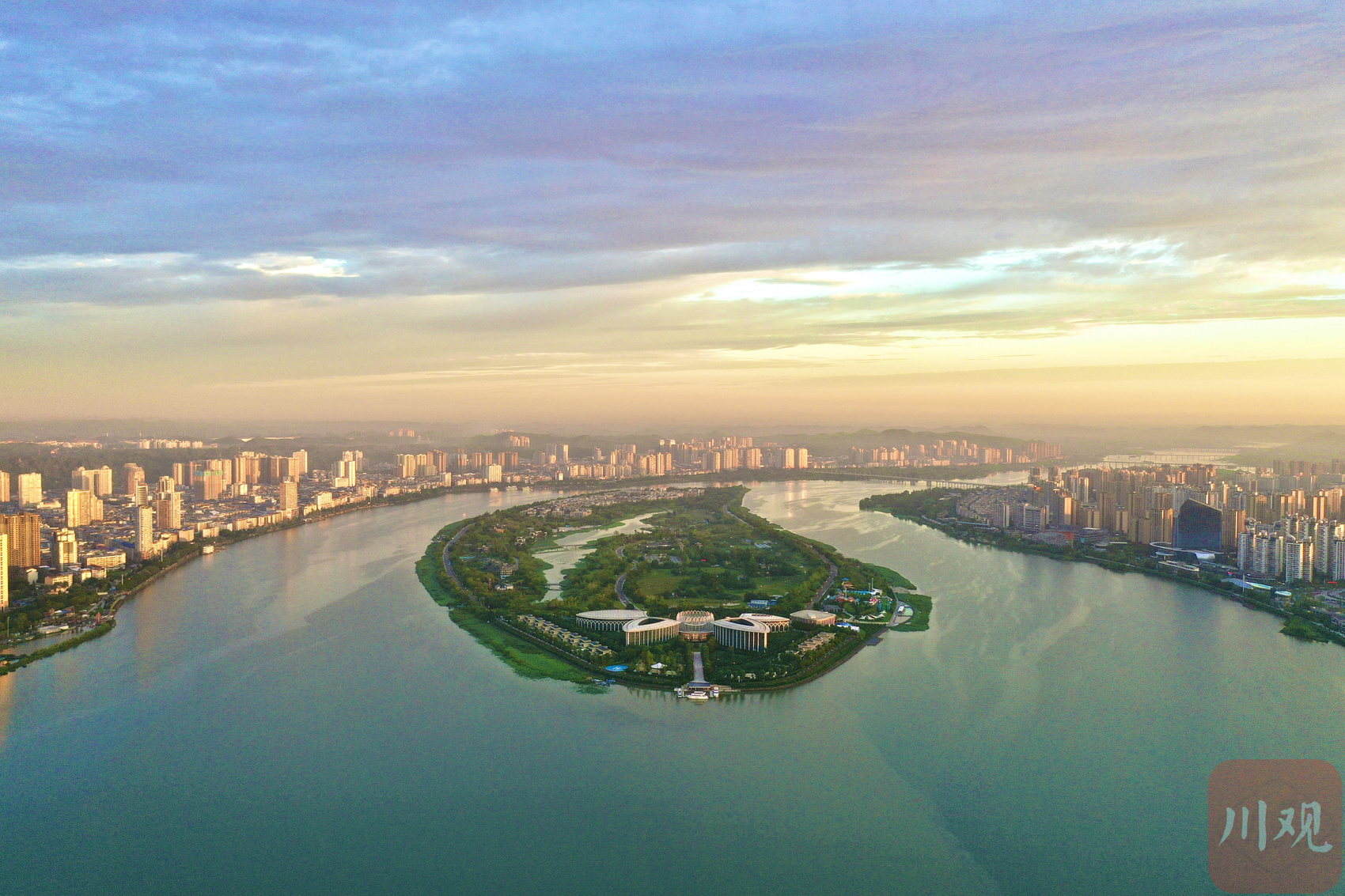 c视频丨绝美朝霞染红遂宁半边天