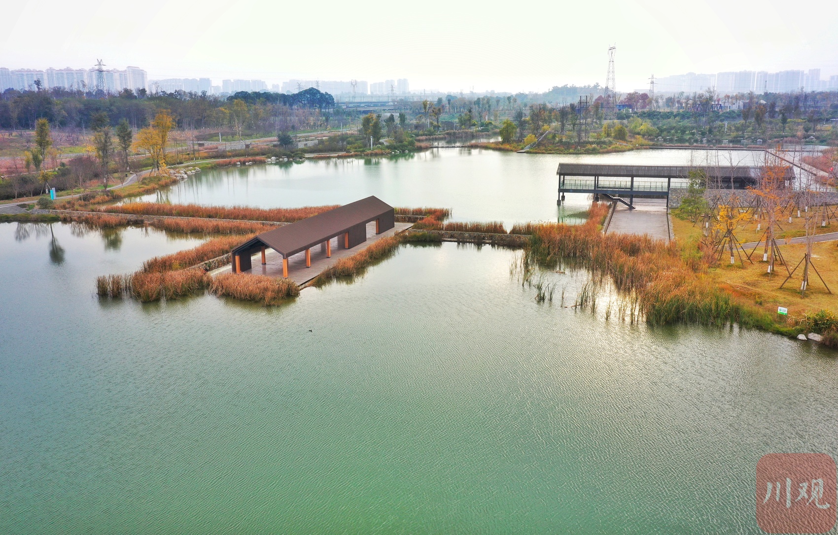 空中俯瞰玉石湿地公园玉石湿地公园还是拍水禽的好地方绿道上骑行健身