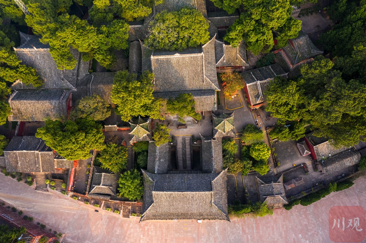 航拍丨初冬的七曲山大庙,古柏依然翠绿 - 川观新闻