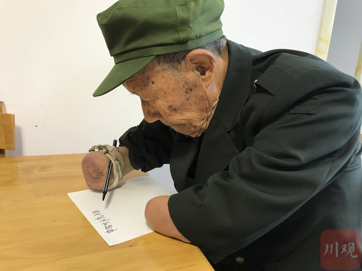 抗美援朝老兵访谈录70钢铁战士李化武战场失去双手主动回乡当农民