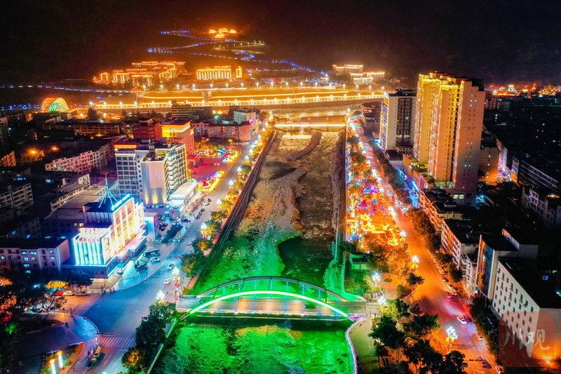 雅安市石棉县县城所在地在上世纪80年代就被誉为大渡河畔"小香港".