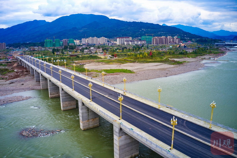 路灯和护栏安装接近尾声雅安大兴二桥抢先看