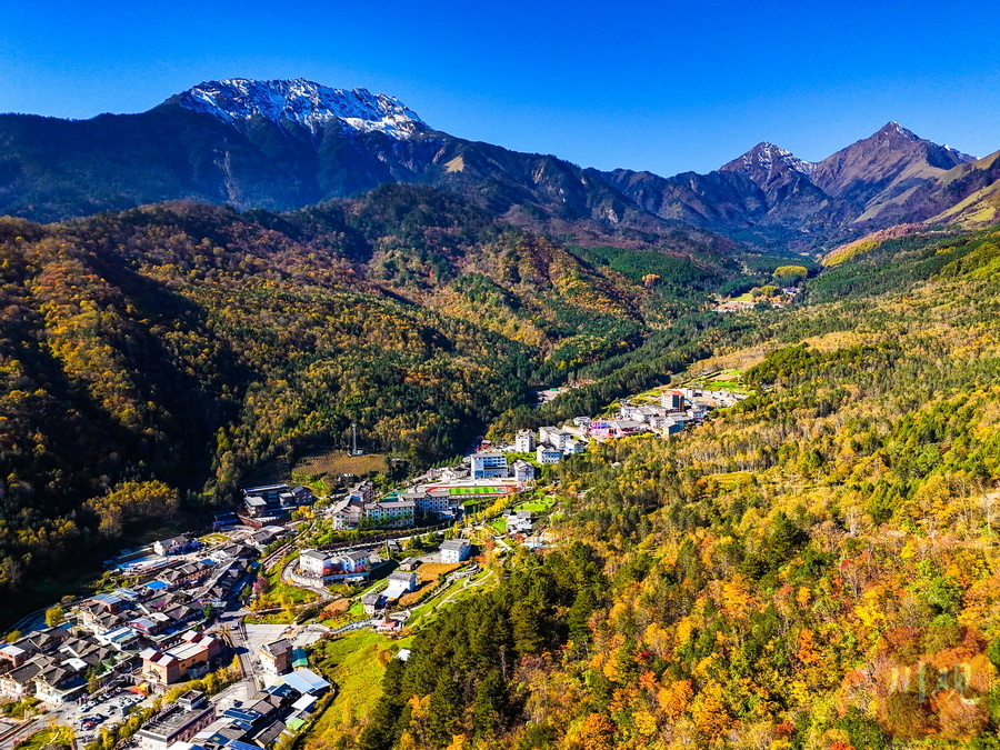 睛彩雅安123宝兴金秋跷迹色彩斑斓