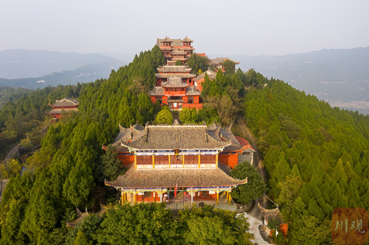 航拍丨初冬的七曲山大庙,古柏依然翠绿 - 川观新闻