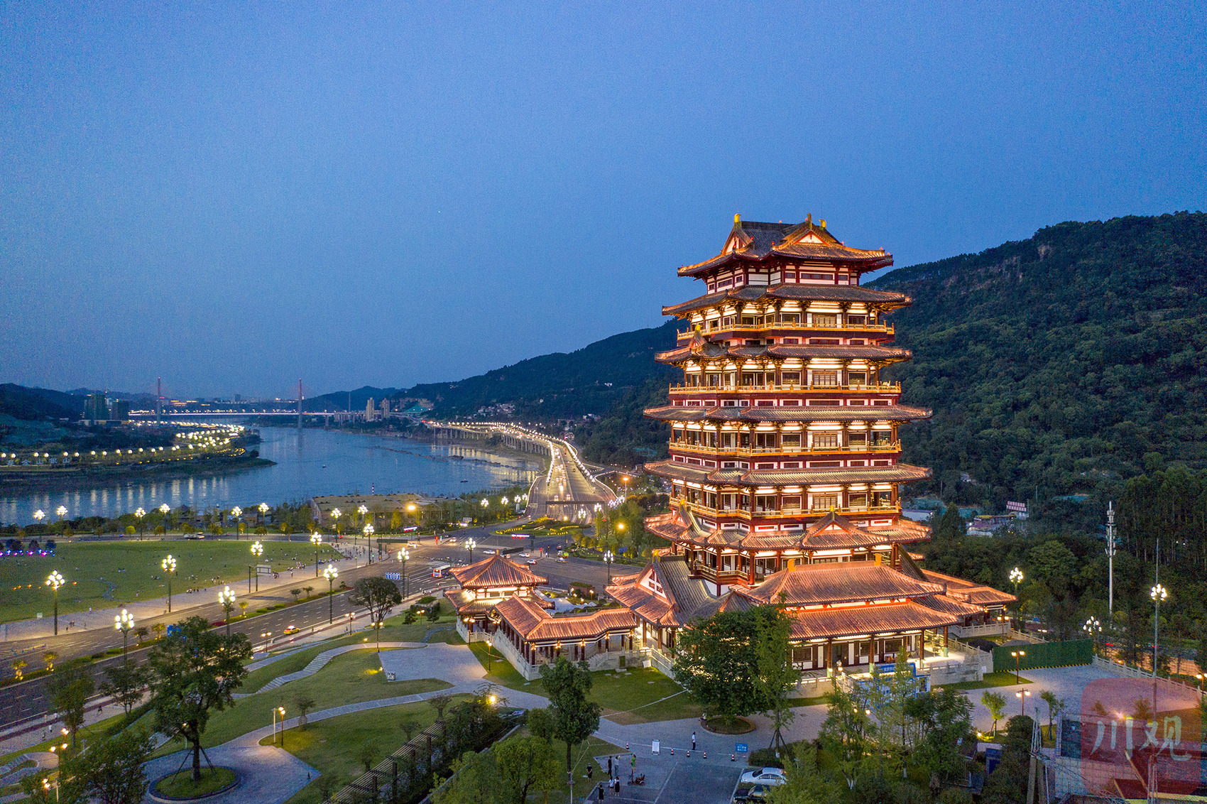 围绕长江音悦街,宜宾东楼,财富中心,万达商圈等城市文旅消费新场景