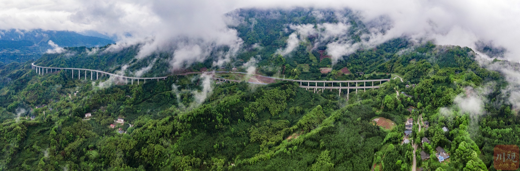 雨后的大峨眉国际旅游西环线宛如仙山秘境 - 川观新闻