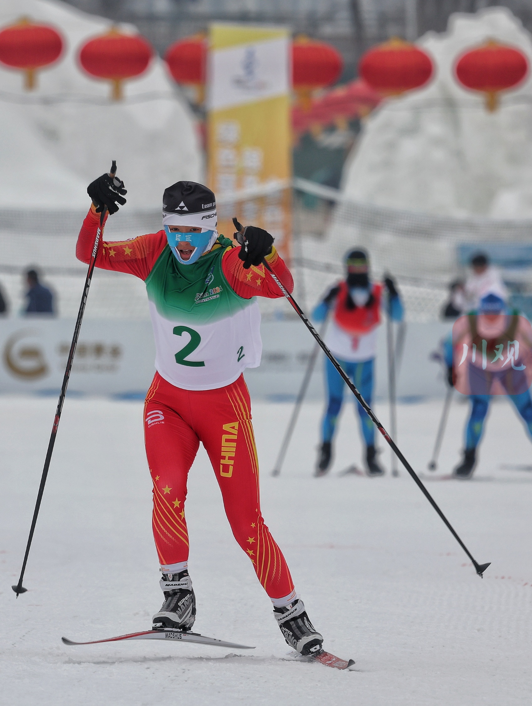 c视频第十四届全国冬季运动会群众项目开赛越野滑雪四川女队晋级决赛