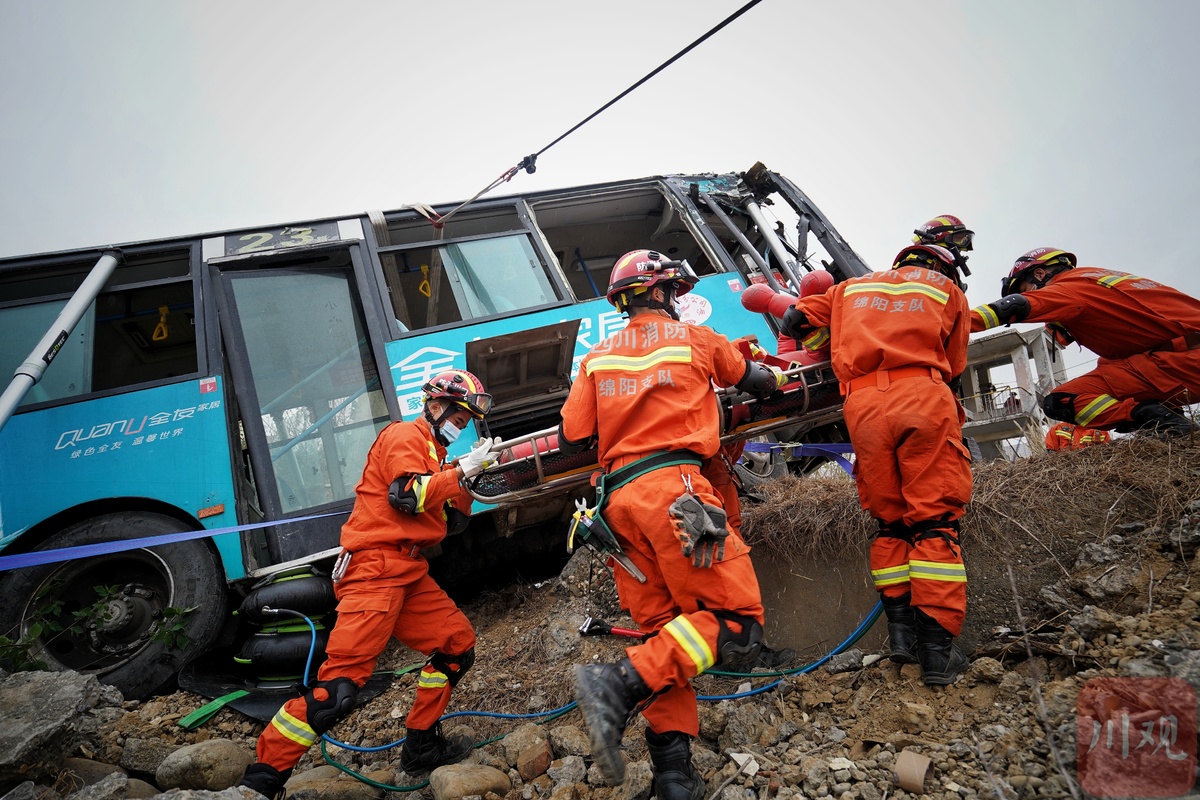 视频直击四川省消防救援总队地震救援实战演练