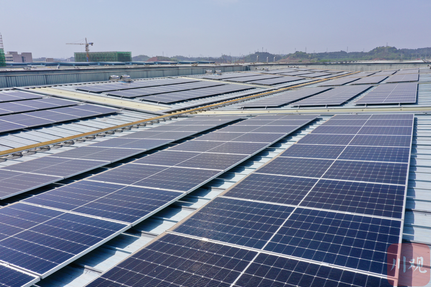 每年降本10万元遂宁首个工业厂房第五立面改造光伏发电项目投运