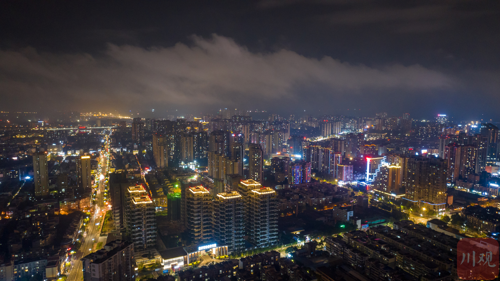 眉山东坡城区:夜雨雾城 美得如幻如诗