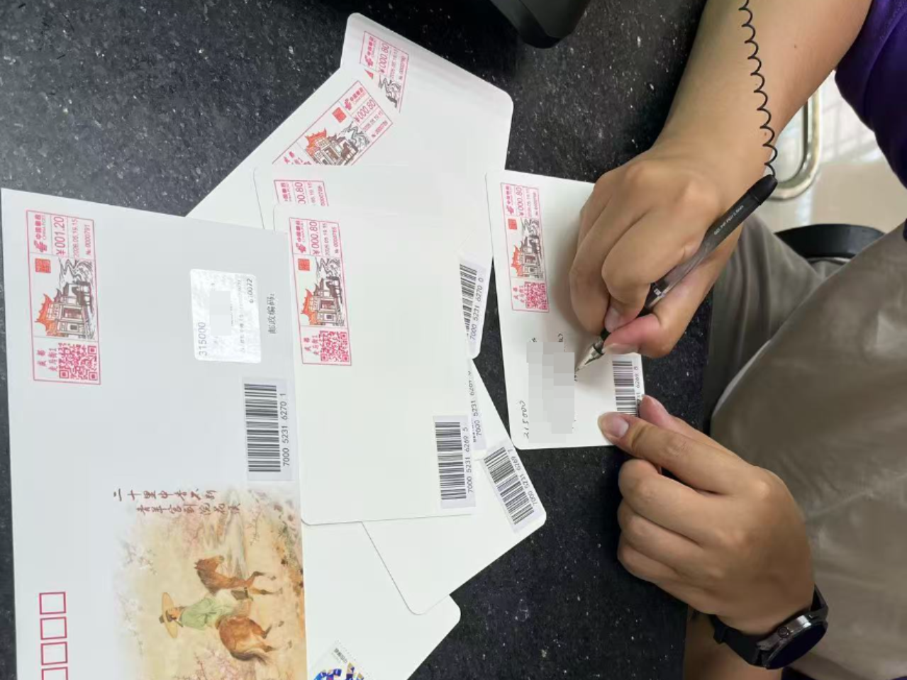 中国旅游日，川渝邮政同步首发联合邮资机宣传戳