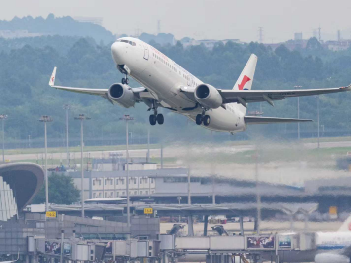 受台风“巴威”影响机场超60座，成都140多个出港航班取消