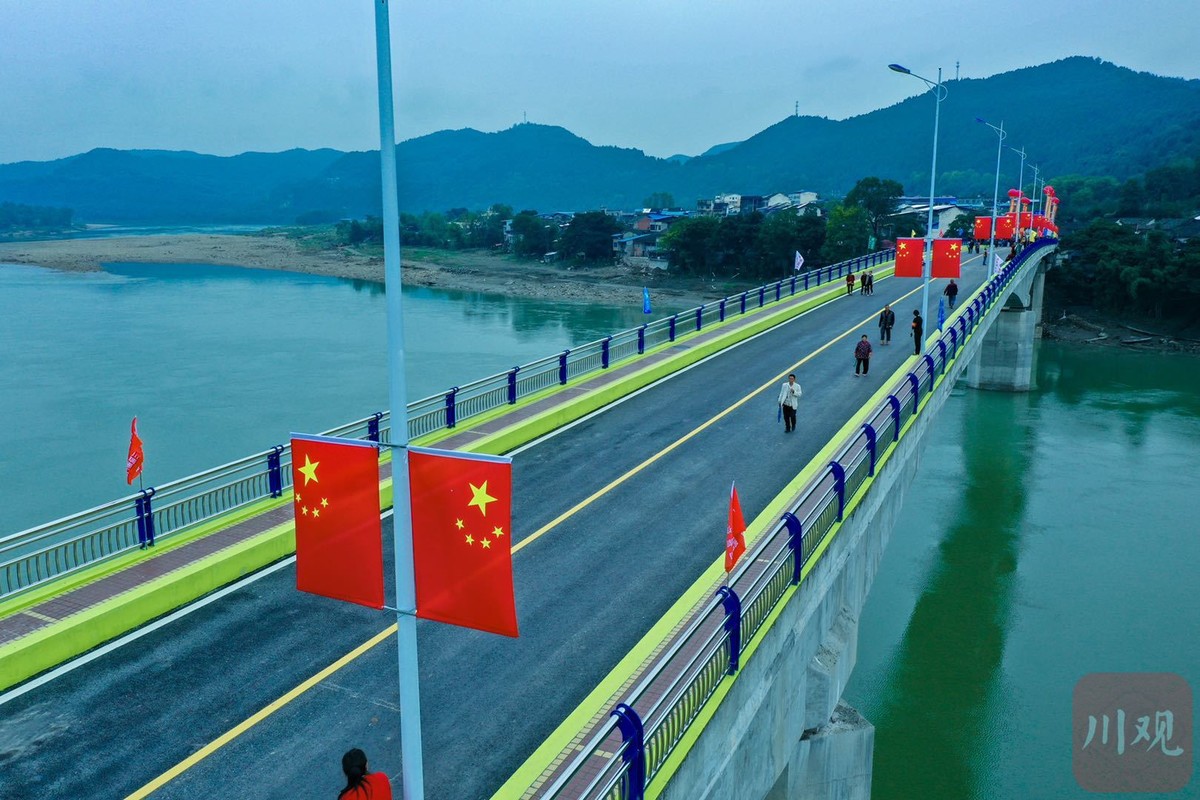 遂宁射洪香山涪江大桥正式通车02两万群众告别渡船过河02