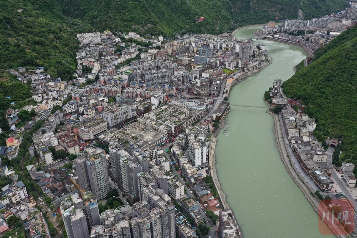 航拍直击震后泸定县城