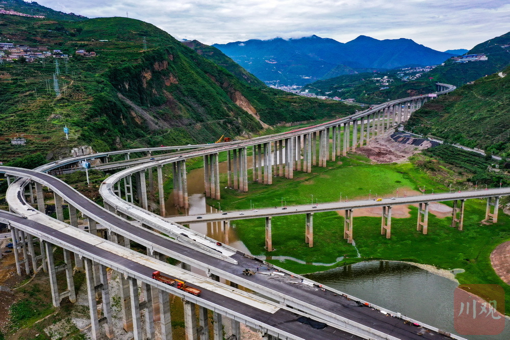 峨汉高速汉源段预计年底完工 - 川观新闻