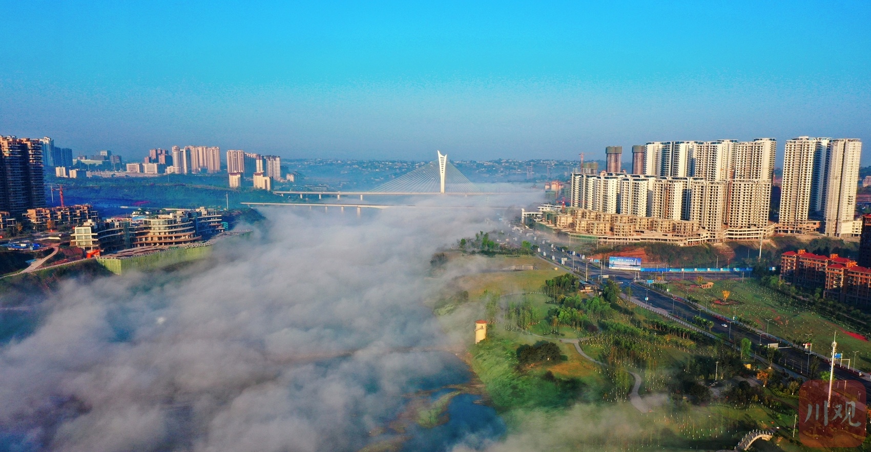 如临仙境泸州清晨雨后迎绝美平流雾