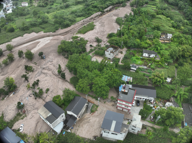 15000立方米山洪泥石流暴发，这93人为何能成功避险？
