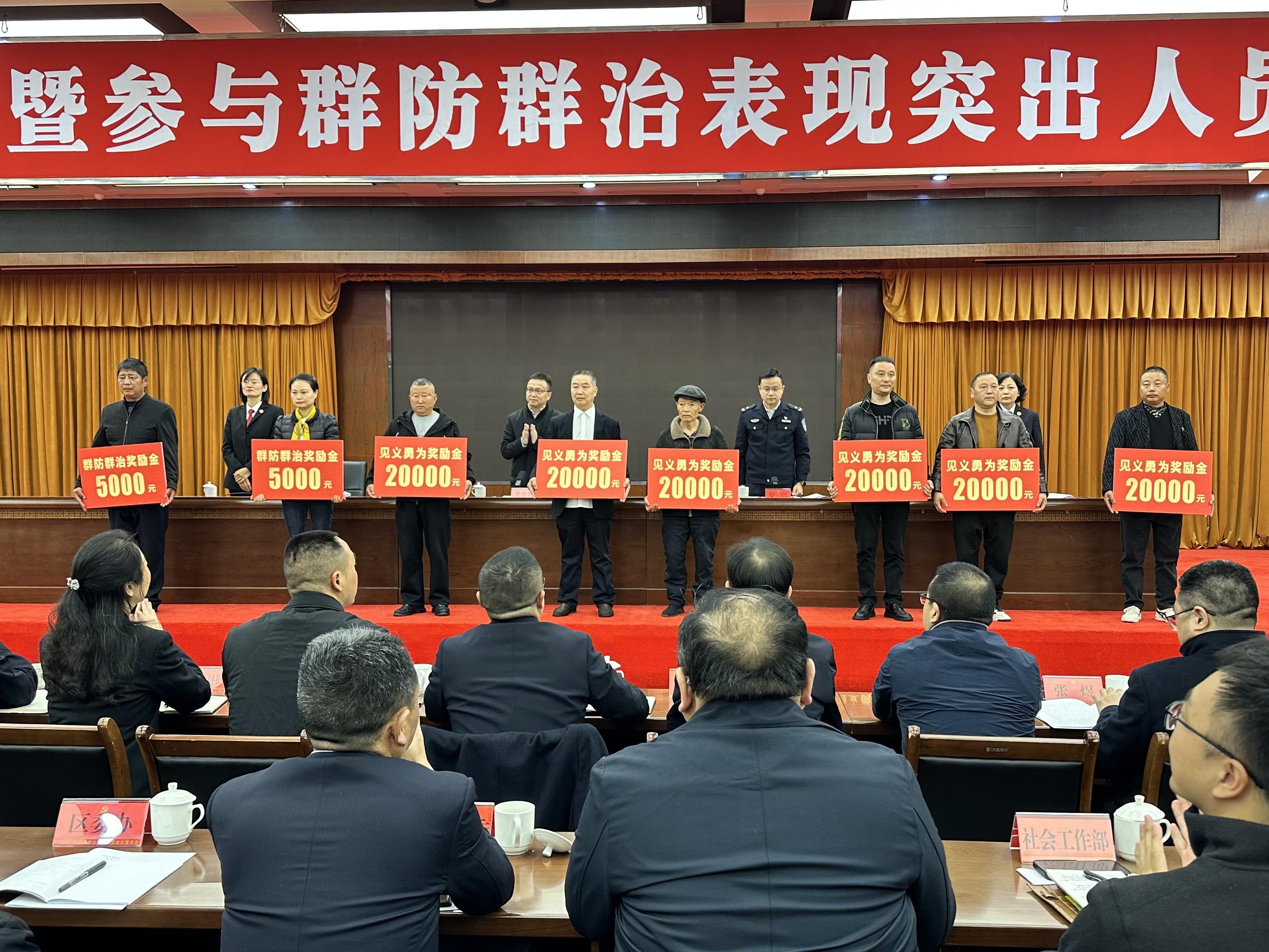 71岁跳河救人大爷刘桂元获见义勇为表扬