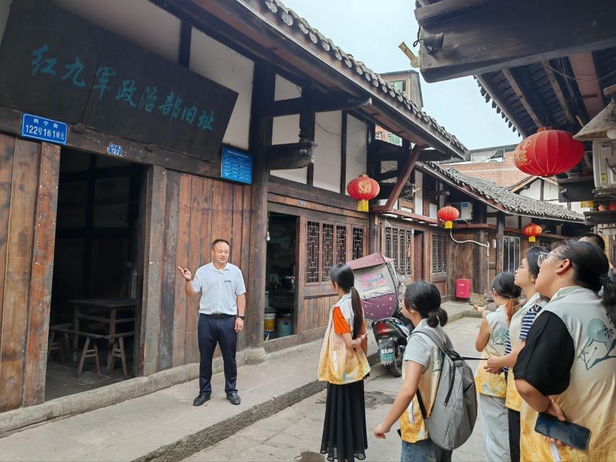 川农学子用VR为古镇红色建筑做“数字体检”