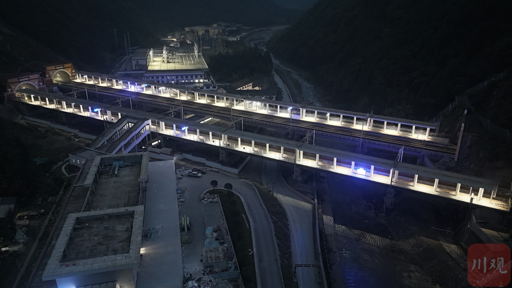 高原段桥隧比高达99%!揭秘川西北首条铁路修建之难|川观新闻