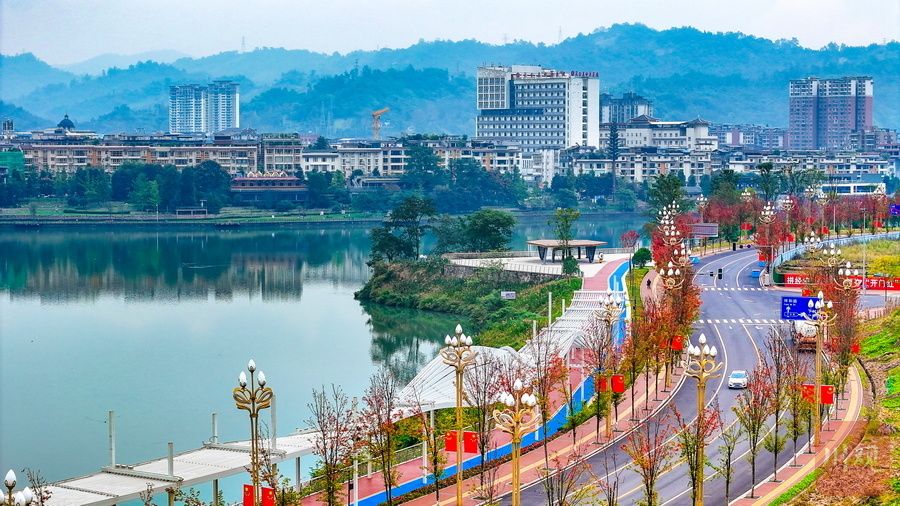 睛彩雅安122天全县观枫赏景龙湾湖畔秋韵浓