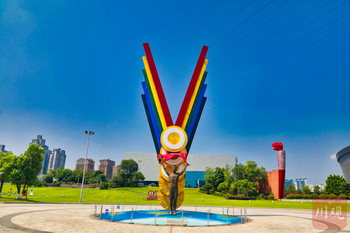 c视频丨七夕节,这个泸州人从高空拍摄城市"爱的告白"