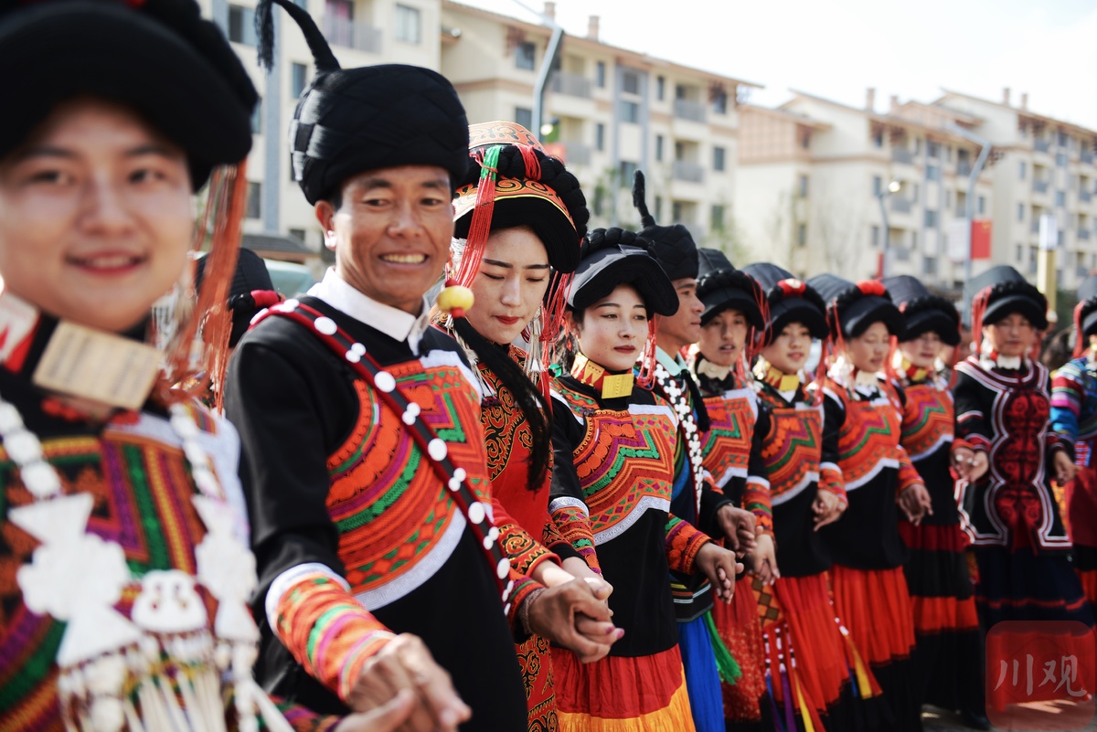 摘帽后,过个彝族"新"新年③|视频:脱贫了,过个开心年! - 川观新闻