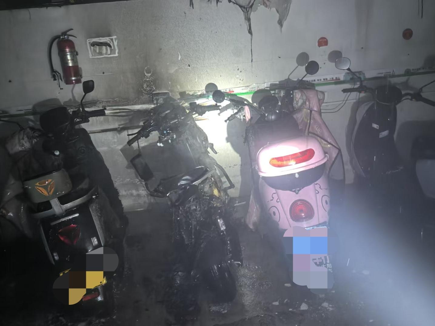 电动自行车深夜充电爆燃，这个装置立大功丨安全四川 共同行动