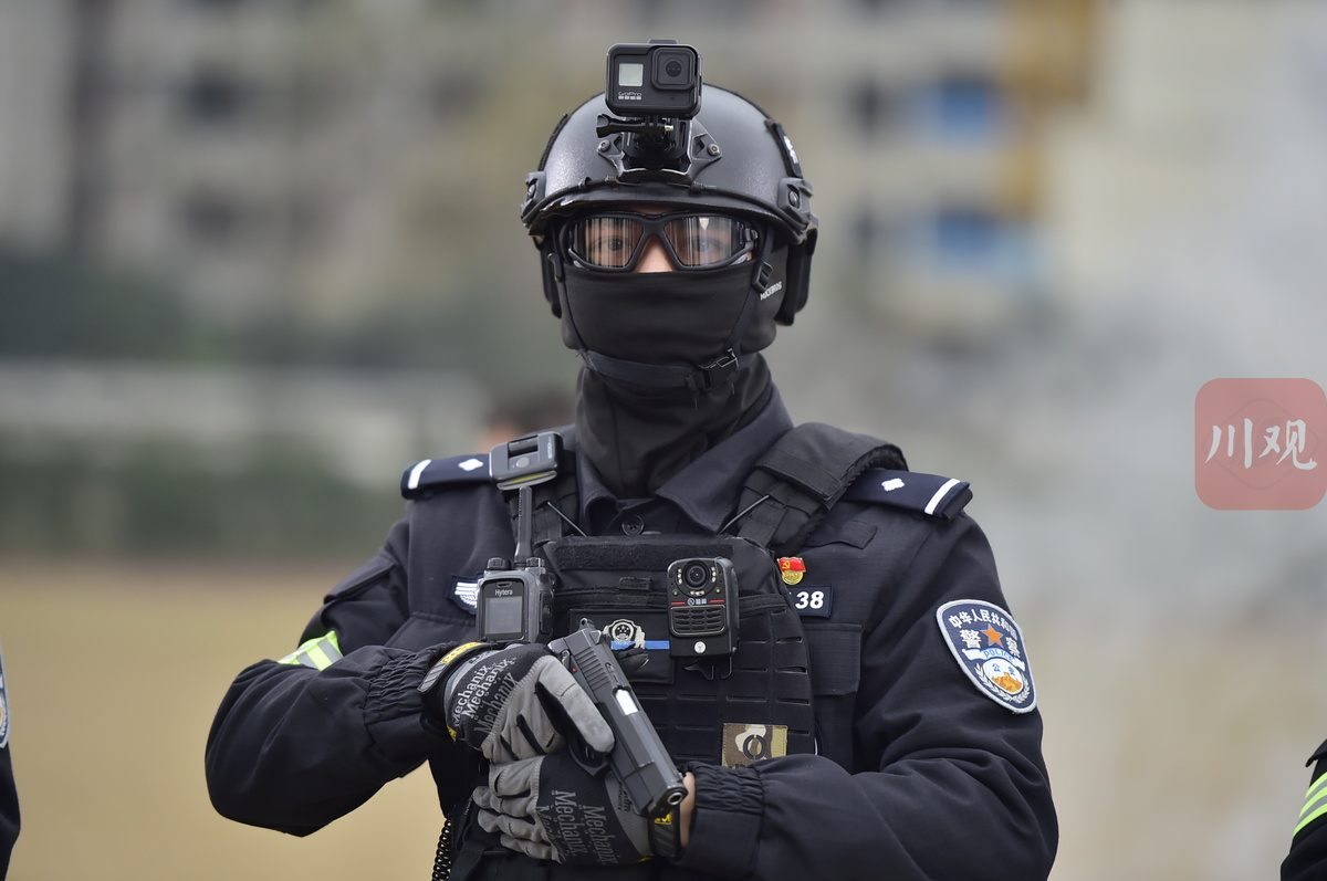 走进特巡警大队 - 川观新闻