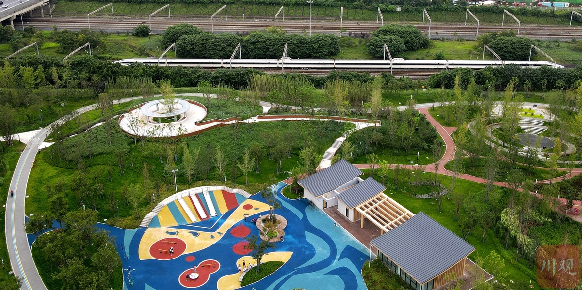 四川成都首个高铁文化主题公园亮相