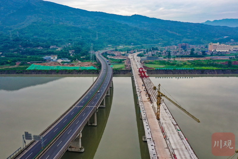 雅安水津关青衣江特大桥双向合龙 - 川观新闻