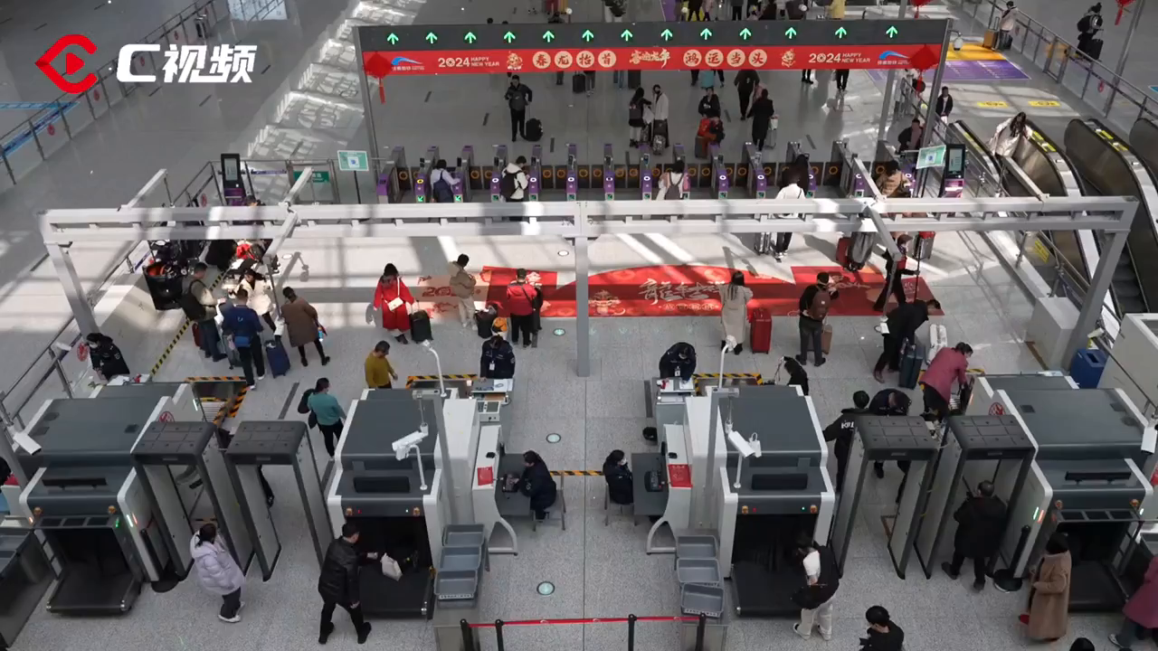 c视频除夕里的天府机场出发与到达都是年味十足