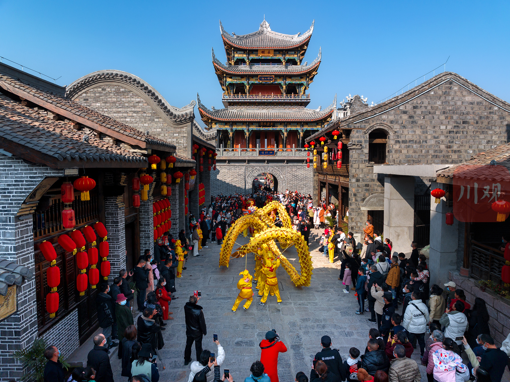 舞龙舞狮迎新春 在西昌建昌古城体验民俗年