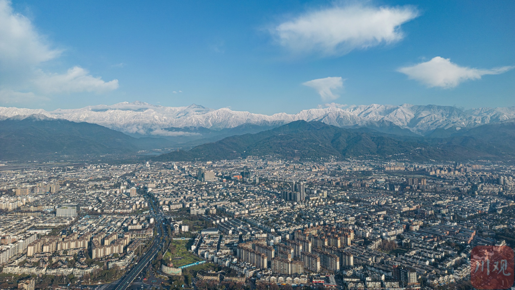 成都市区雪山图片