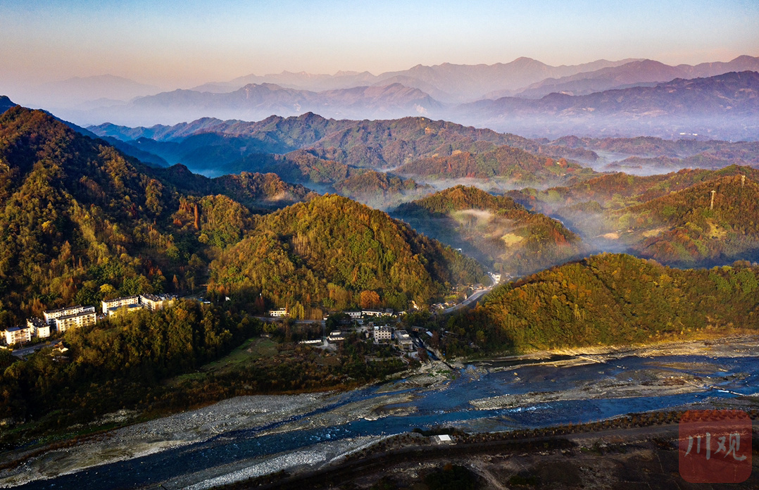 航拍彭州湔江河谷壮美冬景 川观新闻