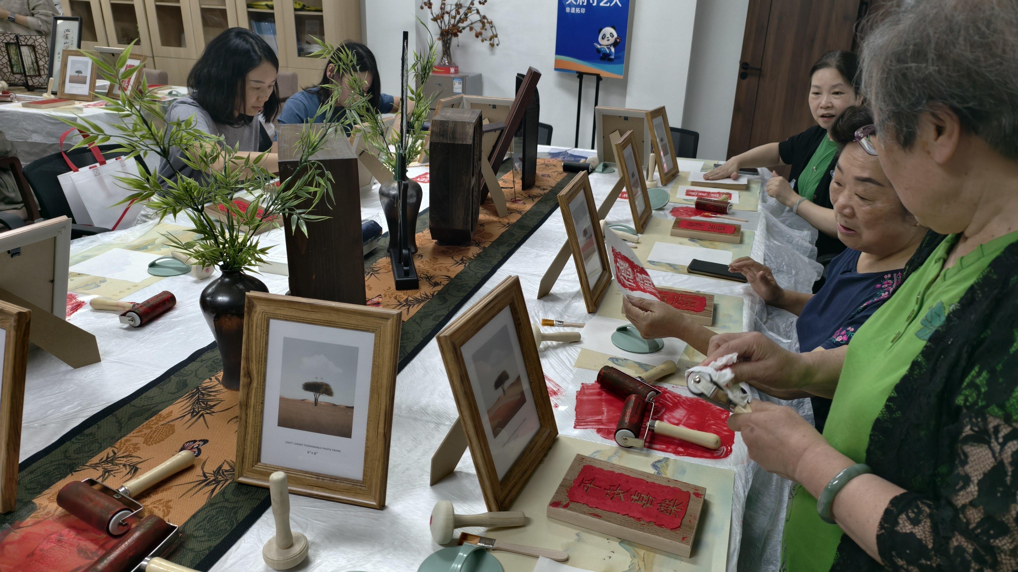 逛书展、玩非遗、游地标，“天府守艺人”串联文旅新体验丨2025天府书展