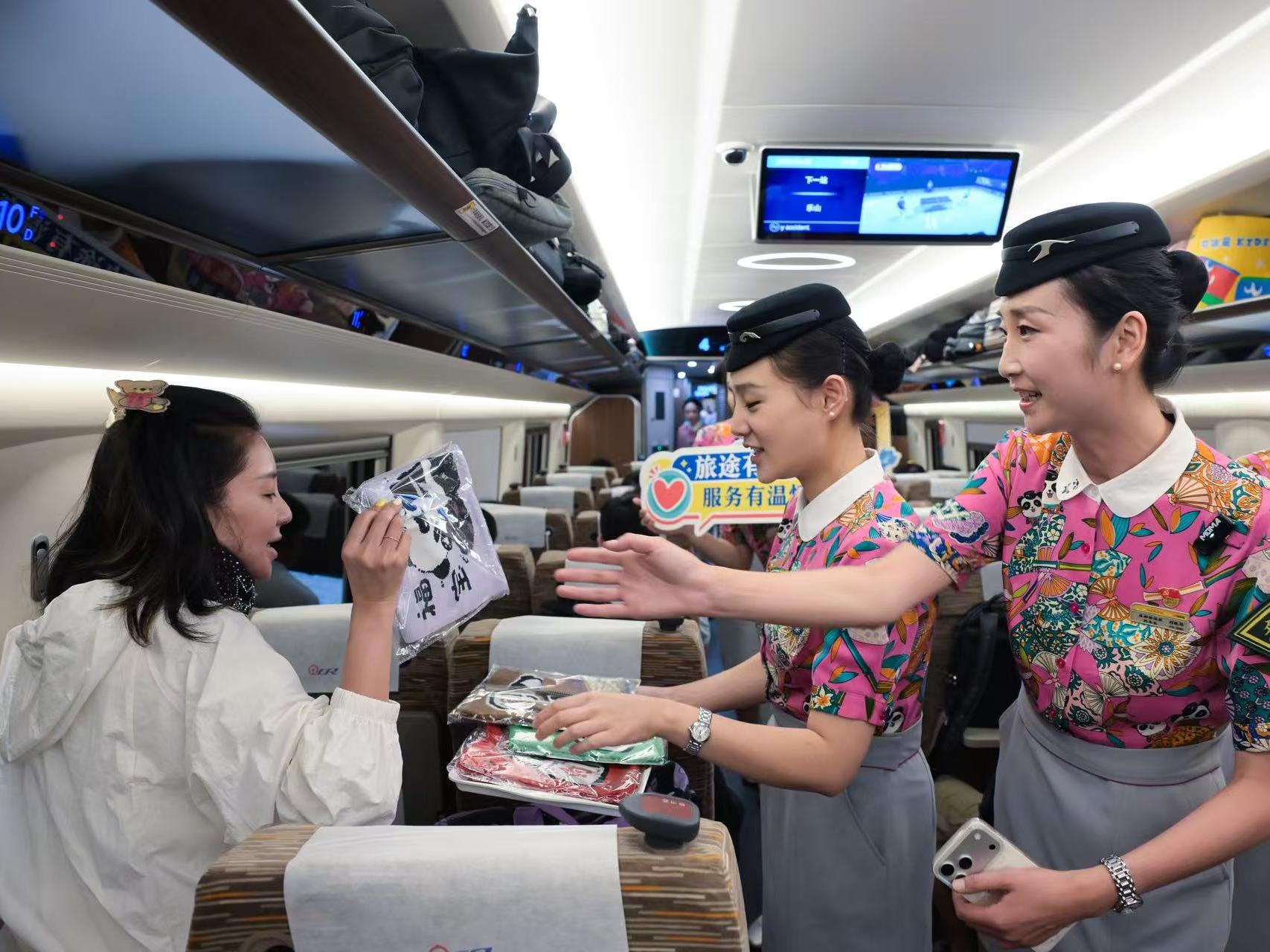 蓉港高铁开通三年：运送旅客超467.5万人次