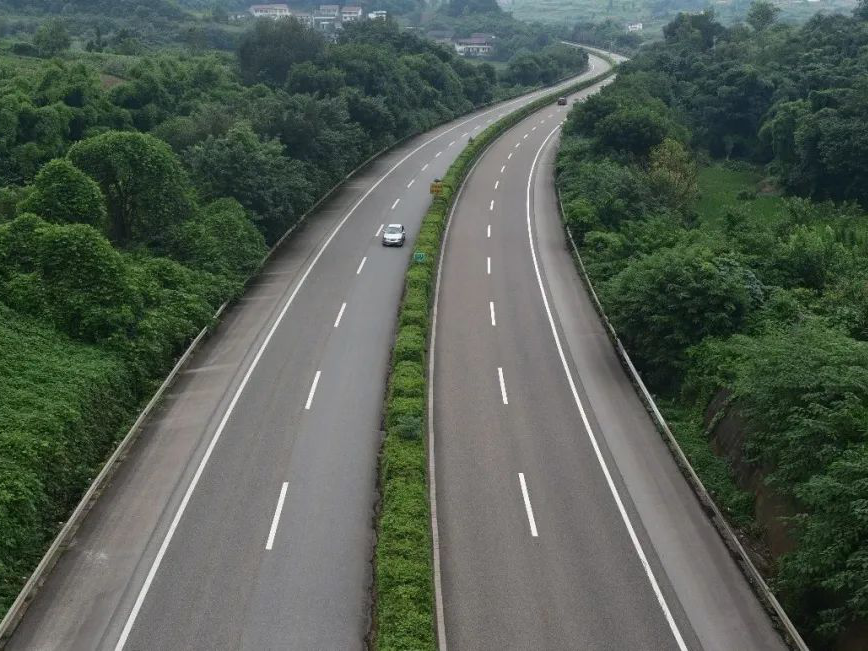 达阆高速公路图片