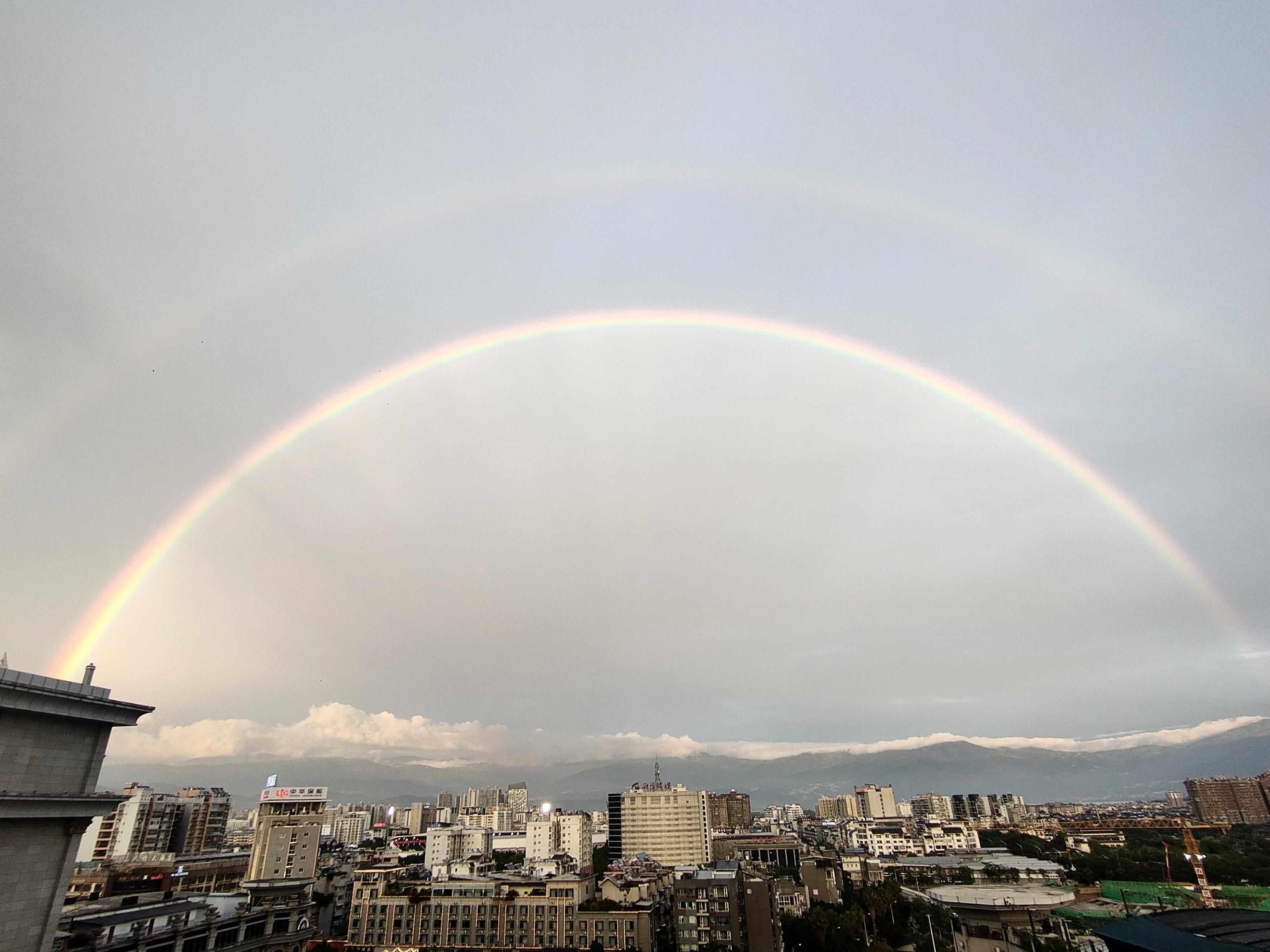 雨后西昌出现双彩虹丨C视频
