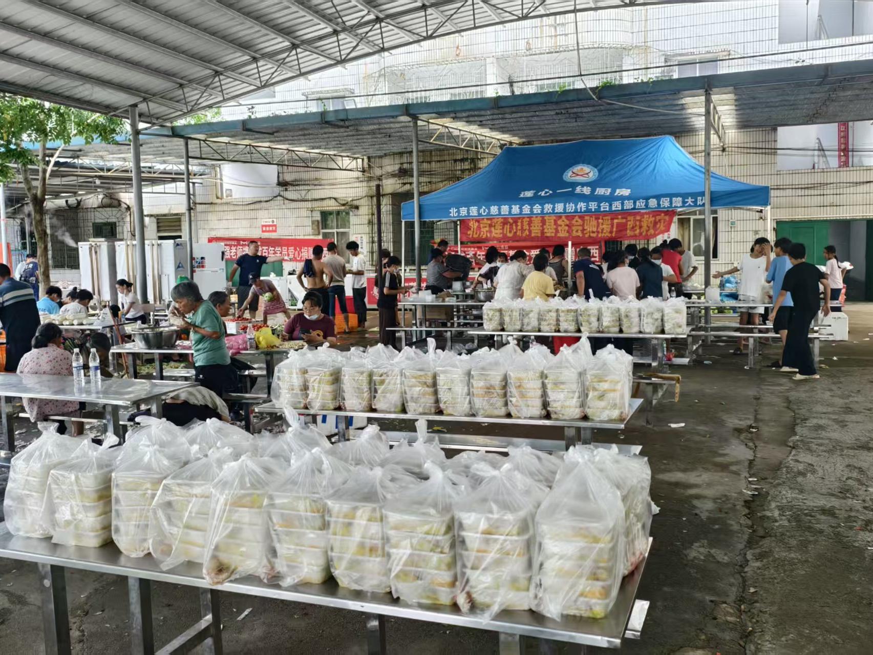 “娘家”来人了！那个驰援广西的四川厨师有了新帮厨，听劝做出不辣又好吃的川菜