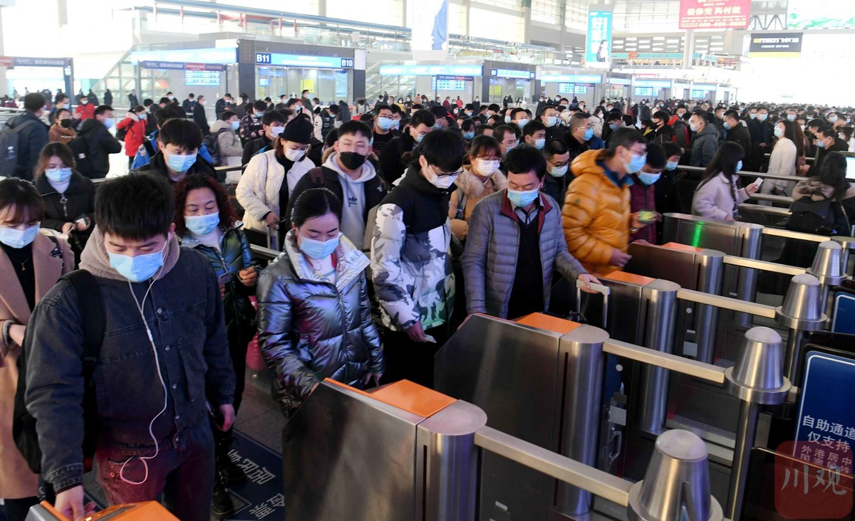 1月28日,2021年全国春运第一天,记者直击成都最繁忙的火车站——成都