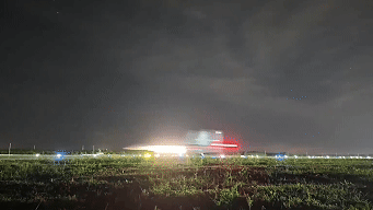 当战鹰与夜空同框 这一幕超震撼