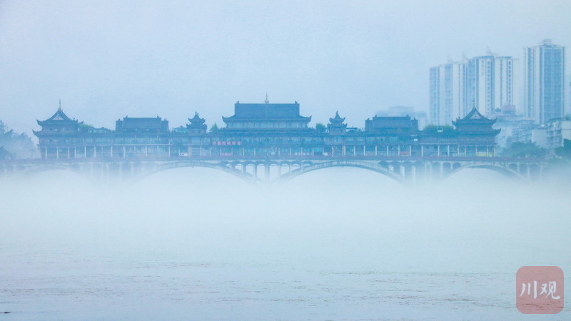 睛彩雅安⑤青衣江薄雾升腾雨中雅安宛若海市蜃楼
